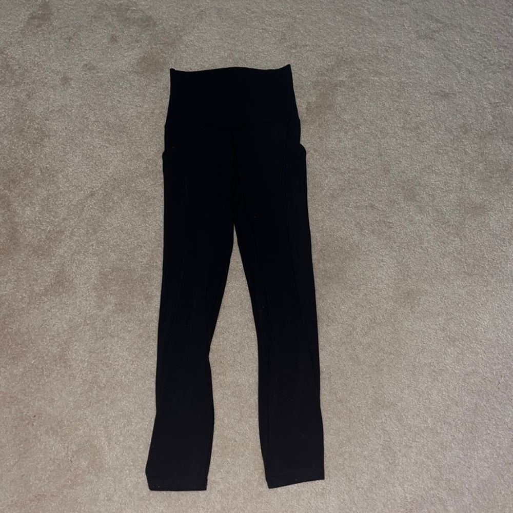 Lululemon 23 in leggings with side pockets, worn once